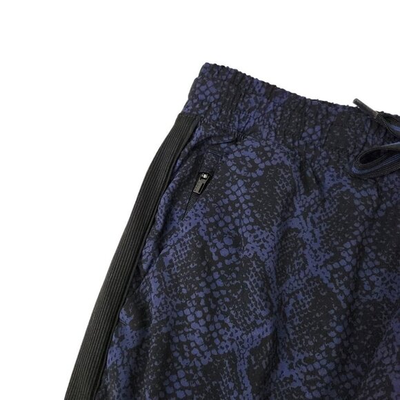 Athleta‎ Womens Brooklyn Jogger Pants 8 Navy Blue Python Snake Print Outdoor - Picture 4 of 13